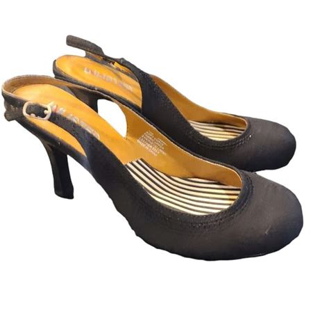 unlisted slingback pumps.